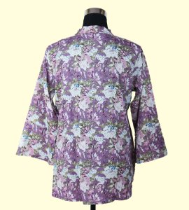 Women's Round Neck Top with Lavender Floral Print - Elegant and Refreshing